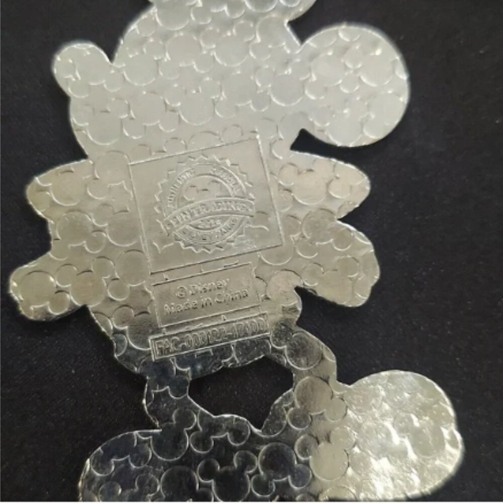 Disney Rainbow Mickey Keychain - Picture 4 of 5